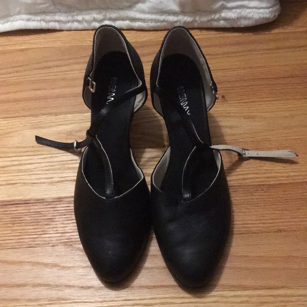 Ballroom dance shoes